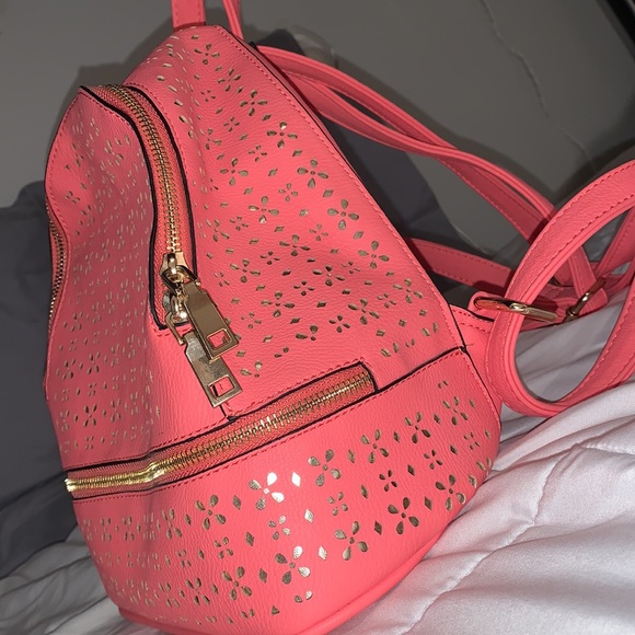 A coral/pink leather mini backpack - Picture 5 of 5